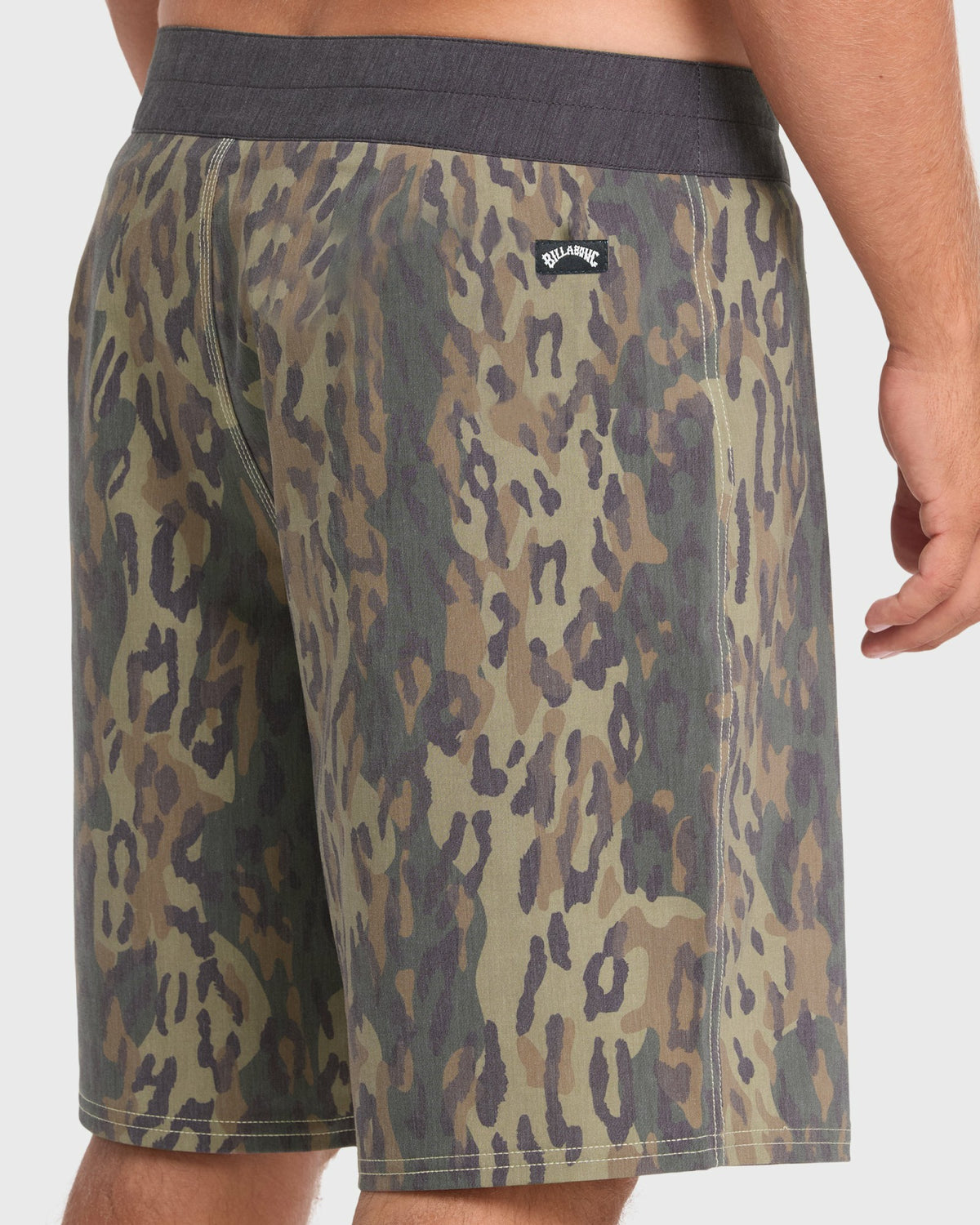 Billabong Men's Sundays Pro 19\" Boardshorts - Khaki