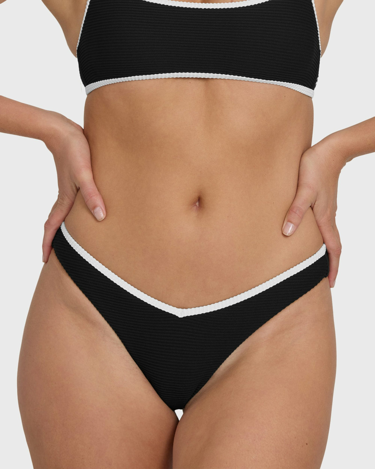 Billabong Women's Tanlines Bound V Hike Bikini Bottoms - Black Pebble