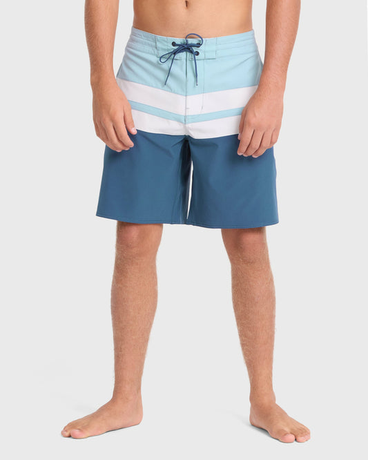 Billabong Men's Momentum Lo Tide 18.5\" Boardshorts - Blue Fog