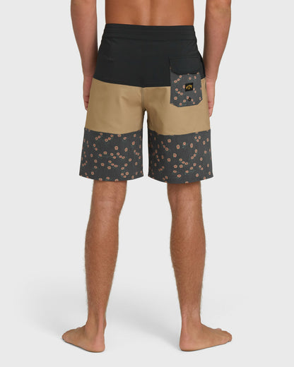Billabong Men's Tribong Lo Tide 18\" Boardshorts - Khaki