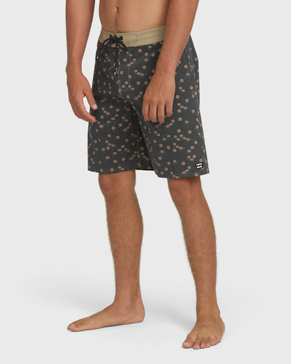 Billabong Men's Sundays Lo Tide 18\" Boardshorts - Black