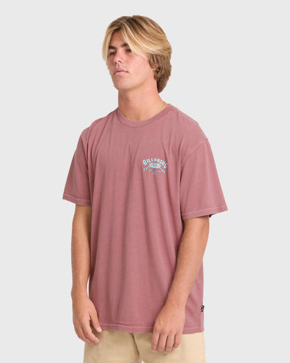 Billabong Men's Heritage Arch Wave Washed Premium Short Sleeve Cotton T-Shirt - Red Dahlia