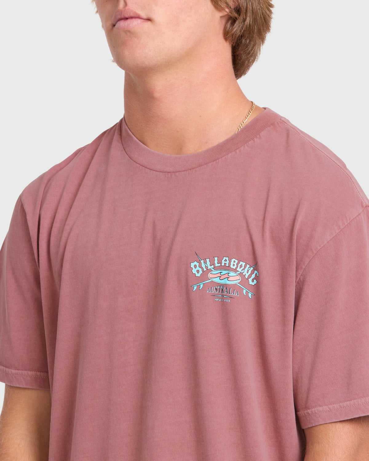 Billabong Men's Heritage Arch Wave Washed Premium Short Sleeve Cotton T-Shirt - Red Dahlia