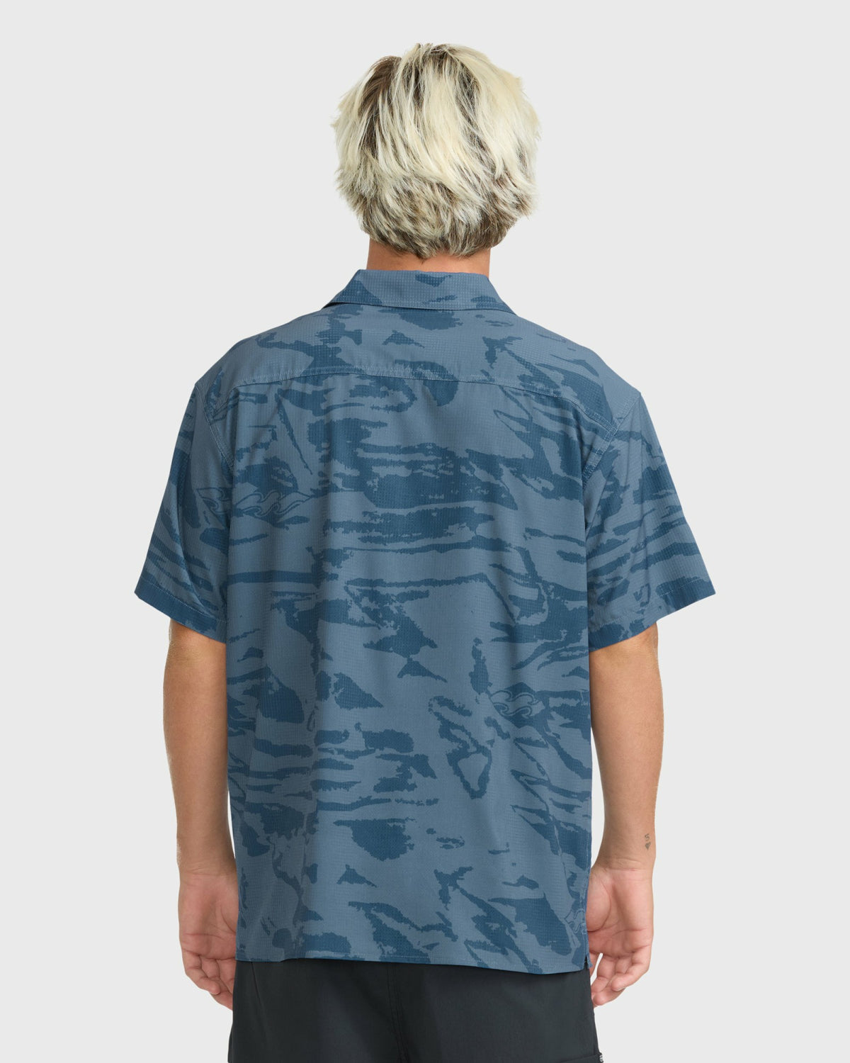 Billabong Men's Adventure Division Surftrek Perforated Short Sleeve Woven Shirt - China Blue