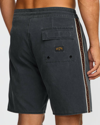 Billabong Men's Wategos Lo Tide 19\" Boardshorts - Phantom
