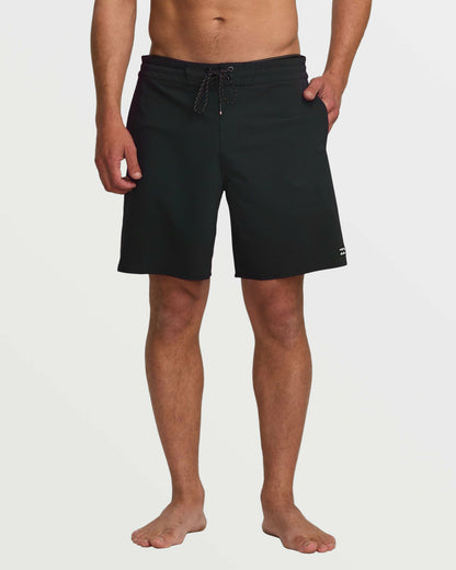 Billabong Men's Wategos Lo Tide 19\" Boardshorts - Black