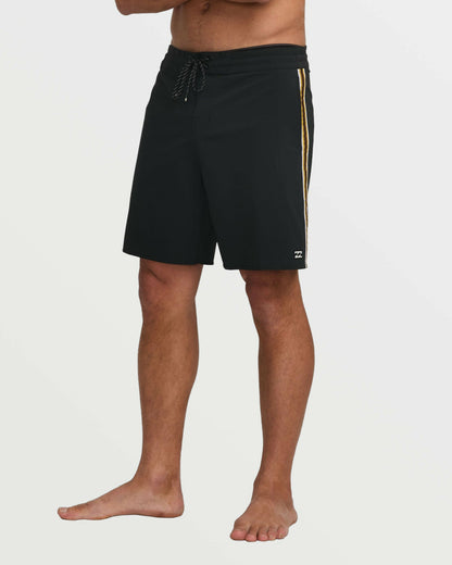 Billabong Men's Wategos Lo Tide 19\" Boardshorts - Black