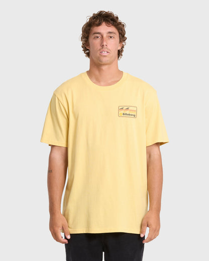 Billabong Men's Runner Premium Short Sleeve Cotton T-Shirt - Raffia