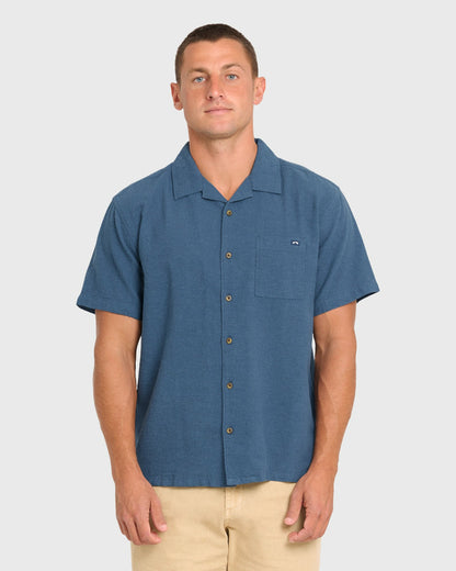 Billabong Men's Victoria Vacay Short Sleeve Woven Shirt - China Blue