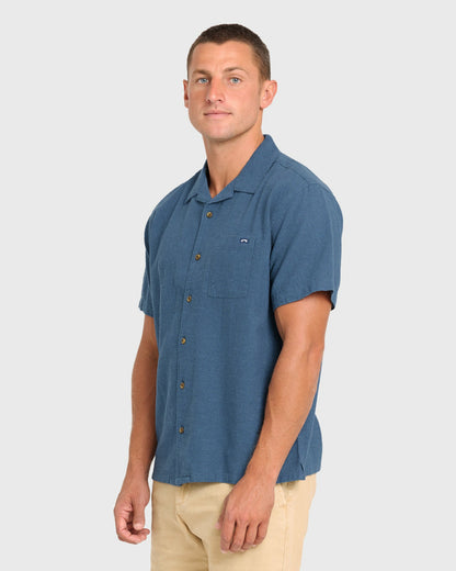 Billabong Men's Victoria Vacay Short Sleeve Woven Shirt - China Blue