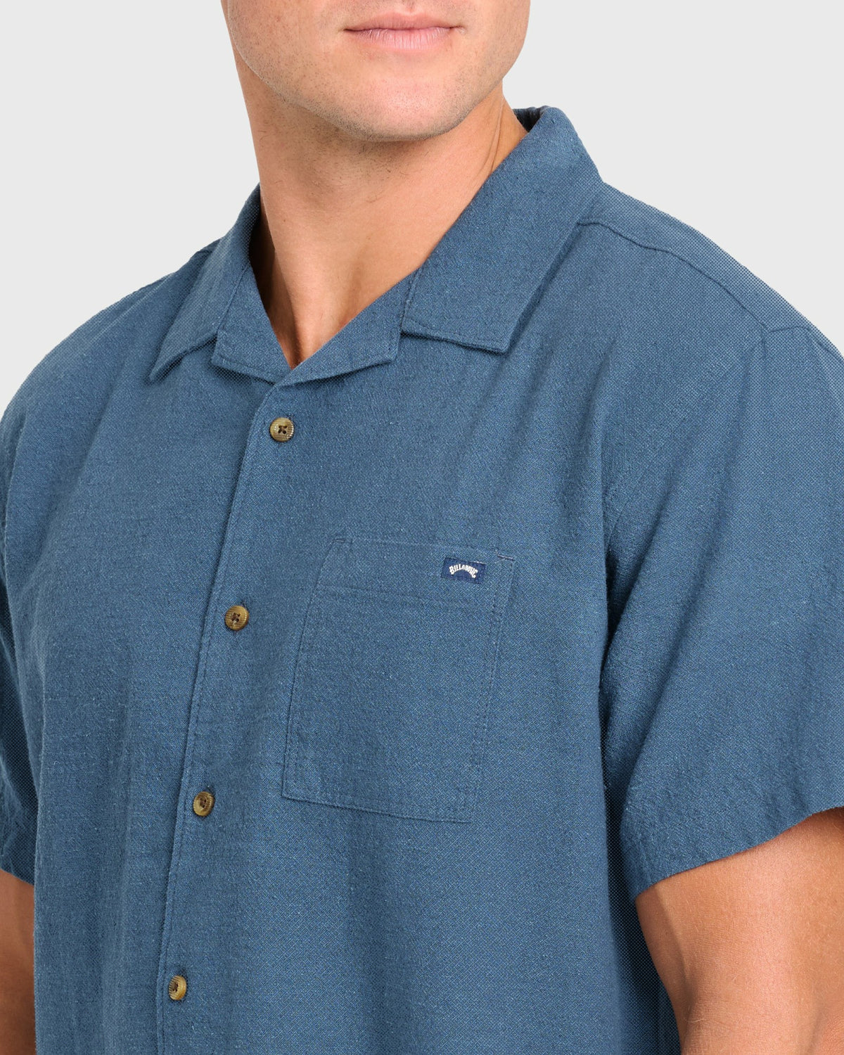 Billabong Men's Victoria Vacay Short Sleeve Woven Shirt - China Blue