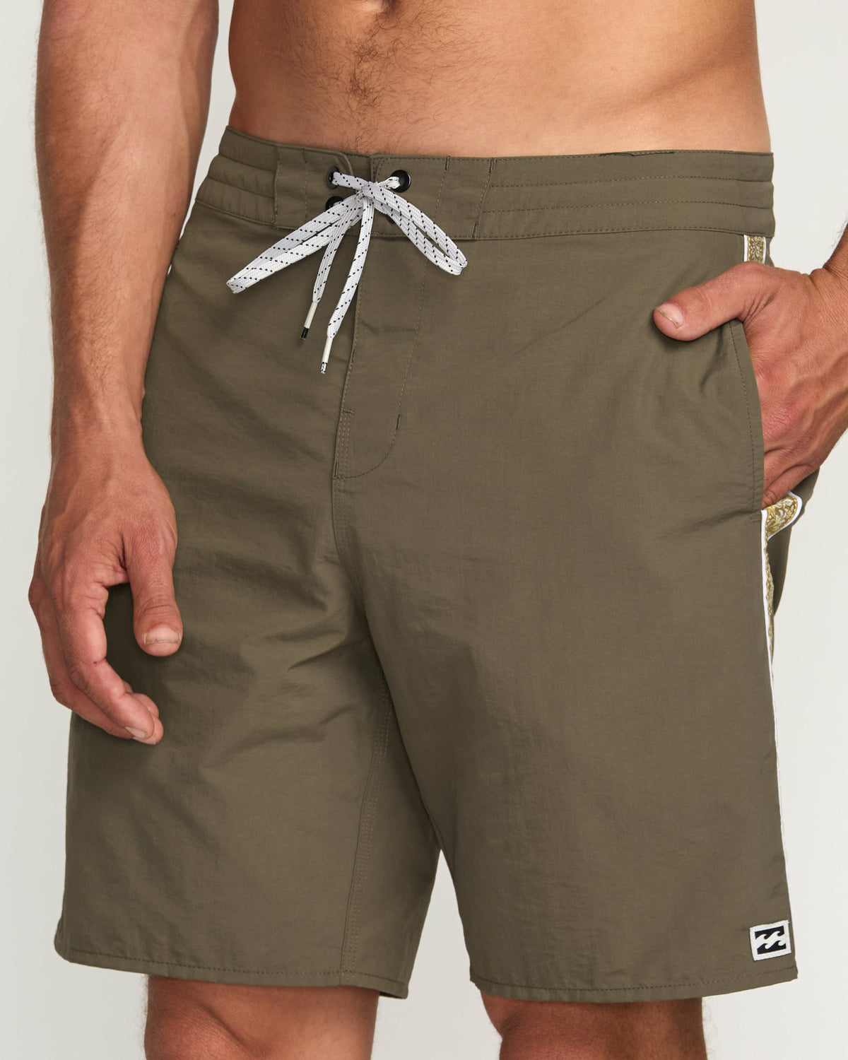 Billabong Men's Wategos Lo Tide 19\" Boardshorts - Brown