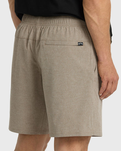 Billabong Men's Crossfire Submersible 18\" Hybrid Shorts - Khaki