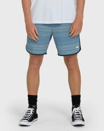 Billabong Men's Surftrek Transit Elastic 17\" Hybrid Shorts - Mid Blue
