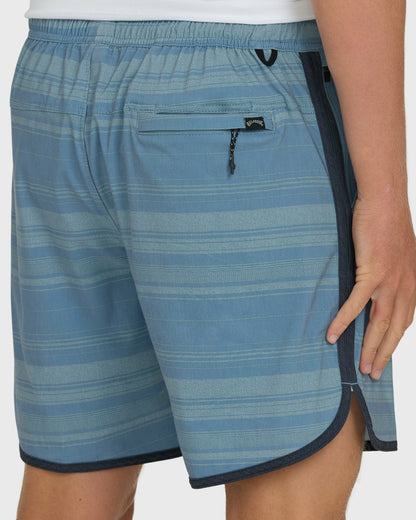 Billabong Men's Surftrek Transit Elastic 17\" Hybrid Shorts - Mid Blue
