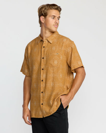 Billabong Men's Sundays Jacquard Short Sleeve Woven Shirt - Golden Haze